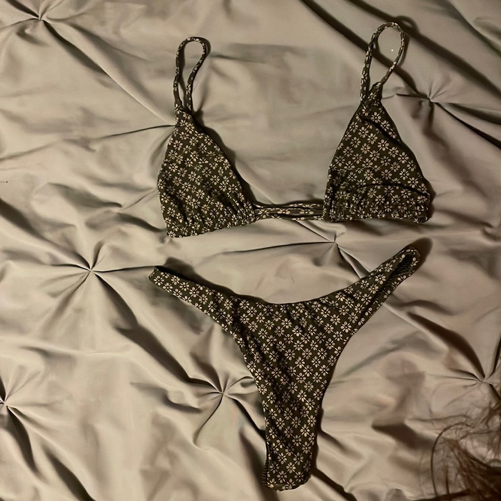 Acacia swim Night Daisy set
